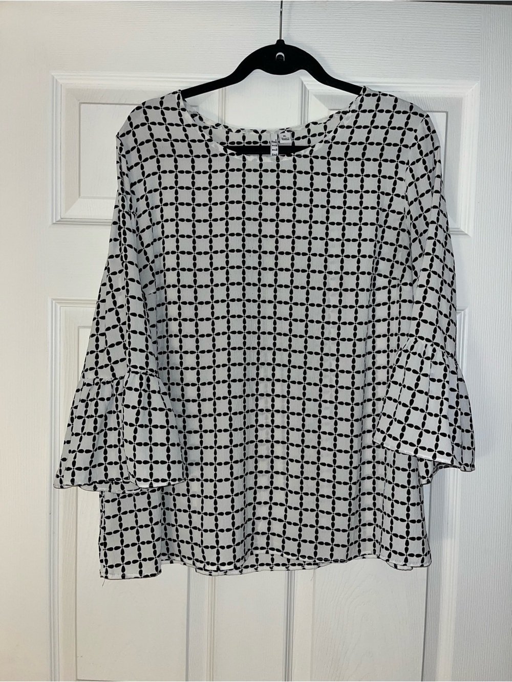 Elle Black & White Geometric Ruffle Sleeve Blouse